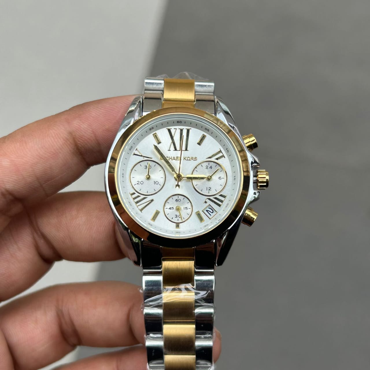 Elegant Two-Tone Chronograph Watch with White Dial and Gold Roman Numerals - Premium Quality